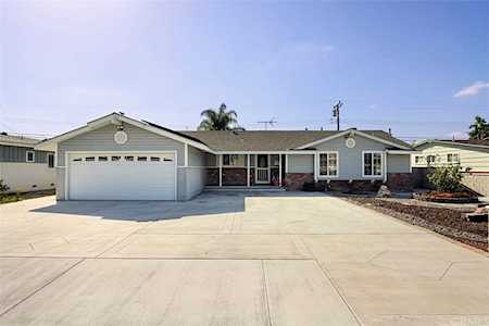 9042 Rosanna Garden Grove, CA 92841