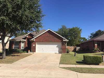 2208 Collington Drive Roanoke, TX 76262