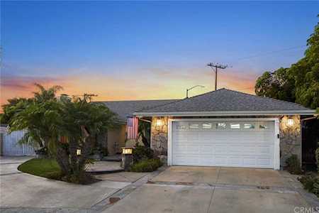 8501 Martinique Drive Huntington Beach, CA 92646