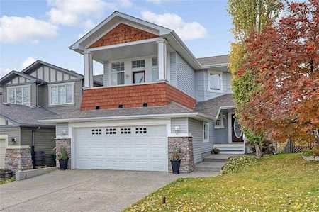100 Hidden Creek Circle NW Calgary, AB T3A 6J3