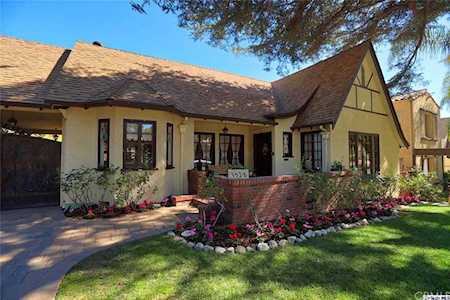 1528 N Columbus Avenue Glendale, CA 91202