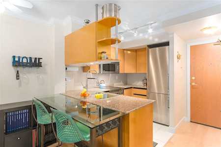 1189 Howe Street #1802 Vancouver, BC V6Z 2X4