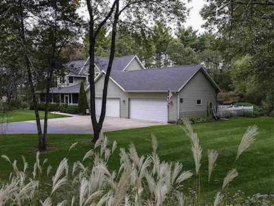 2112 W Glenmoor Ln Janesville, WI 53545
