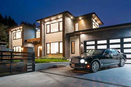 985 Montroyal Boulevard North Vancouver, BC V7R 2G9