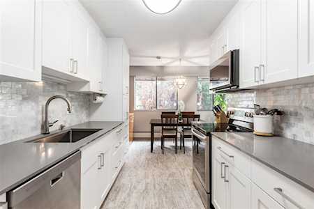 1610 Chesterfield Avenue #106 North Vancouver, BC V7M 2N7