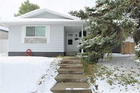 228 Queen Charlotte Way SE Calgary, AB T2J 4J1