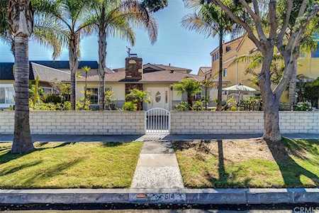 514 17th Street Huntington Beach, CA 92648