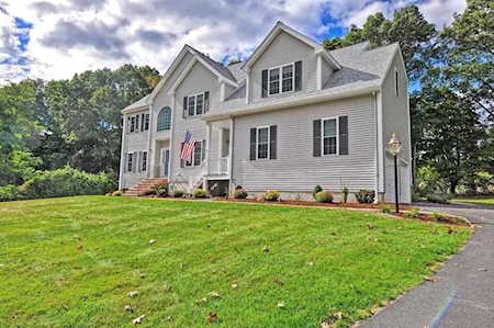 30 Noel Dr Holliston, MA 01746