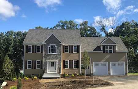 12 Exeter Road Hudson, MA 01749