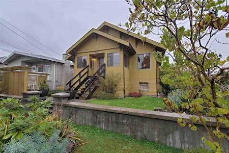 3586 Bella-Vista Street Vancouver, BC V5N 3W9