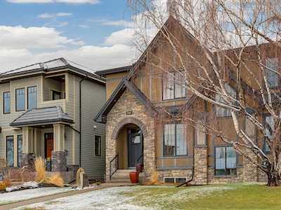 2104 31 Avenue SW Calgary, AB T2T 1T4