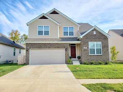 1083 Autumn Crest Ln Louisville, KY 40245