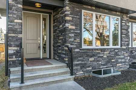 1521 22 Avenue NW Calgary, AB T2M 1R2