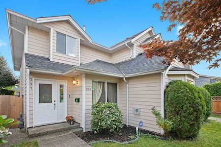 251 E 18th Street North Vancouver, BC V7L 2X7