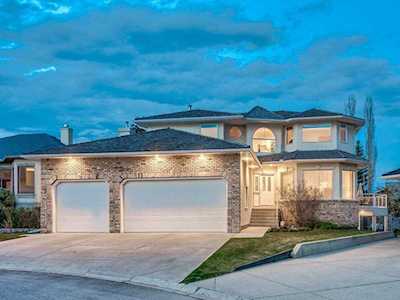 18 Silver Creek Manor NW Calgary, AB T3B 5L3