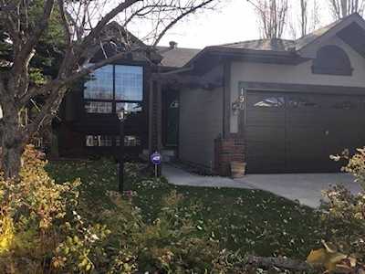 190 Shannon Hill(s) SW Calgary, AB T2Y 2Y8