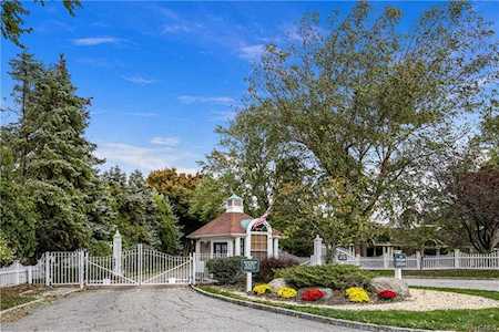 1101 Pondside Dr #1101 Greenburgh, NY 10607