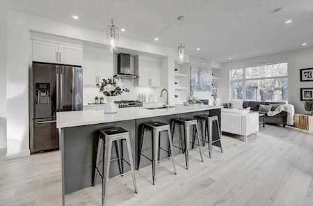 700 20th Avenue NW Calgary, AB T2N 2C3