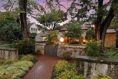 1125 N Canterbury Court Dallas, TX 75208