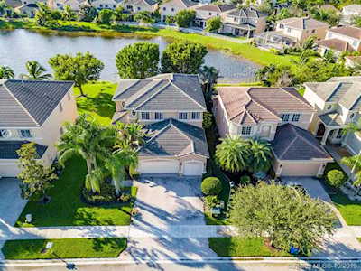 19418 SW 64th St Pembroke Pines, FL 33332