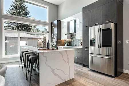 2515 18 Street NW Calgary, AB T2M 3T7