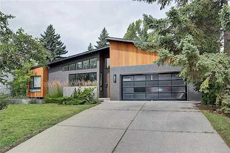 2436 Sovereign Crescent SW Calgary, AB T3C 2M2
