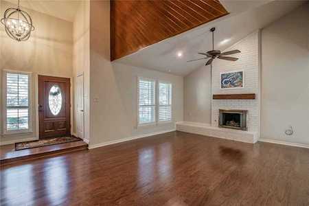 2712 Creekwood Drive Grapevine, TX 76051
