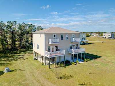 270 Twin Oaks Drive Hampstead, NC 28443