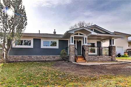 89 Woodlark Drive SW Calgary, AB T3C 3H6