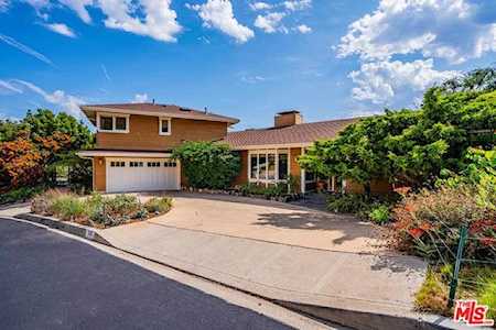 1243 Las Lomas Avenue Pacific Palisades, CA 90272