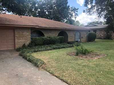 910 Harber Avenue Grapevine, TX 76051