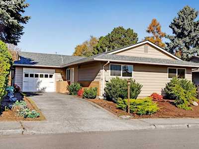 16010 SW Queen Victoria Pl King City, OR 97224