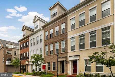419 Upton Ct Arlington, VA 22203