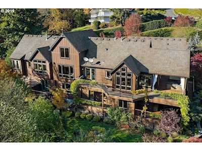 5702 SW Grover Ct Portland, OR 97221