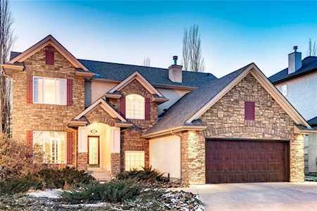 206 Discovery Place SW Calgary, AB T3H 4N5