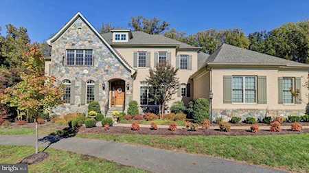 1351 Blairstone Dr Vienna, VA 22182