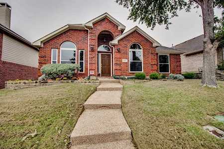 2854 Crestview Drive Lewisville, TX 75067