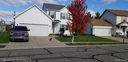762 Pinegate Dr Fowlerville Vlg, MI 48836