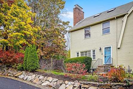 26 Pleasant St #B Wellesley, MA 02482