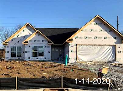 5736 Sugar Berry Lane Jeffersonville, IN 47130