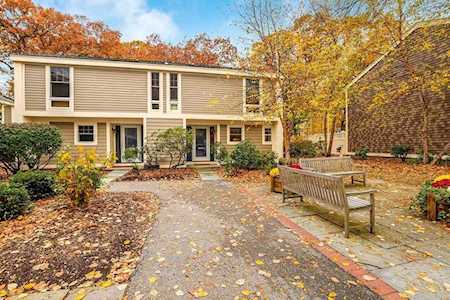 11 Oak St #8 Wellesley, MA 02482