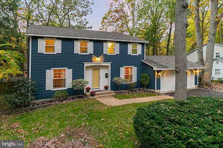 110 Highgate Ln Cherry Hill, NJ 08003
