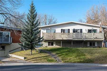 7349 Huntertown Crescent NW Calgary, AB T2K 4K3