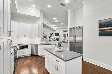 2445 Worthington Street Dallas, TX 75204