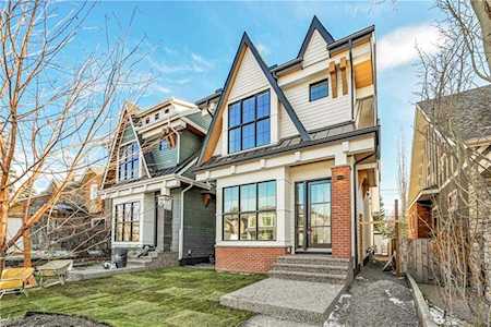 534 35A Street NW Calgary, AB T2N 2Z9