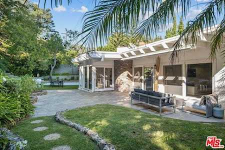 2211 San Ysidro Drive Beverly Hills, CA 90210