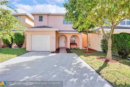 4050 Eastridge Dr Deerfield Beach, FL 33064