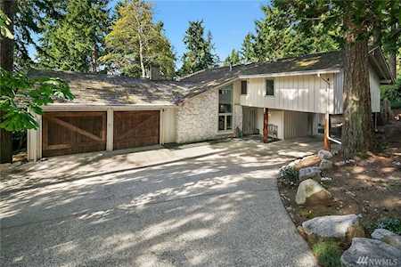 1980 Killarney Dr Bellevue, WA 98004
