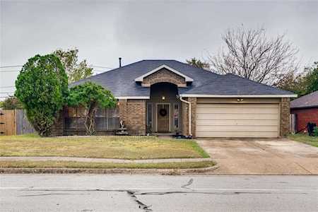 6648 Hightower Drive Watauga, TX 76148