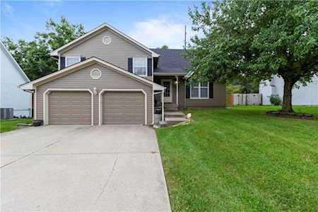 1613 Dunwich Dr Liberty, MO 64068